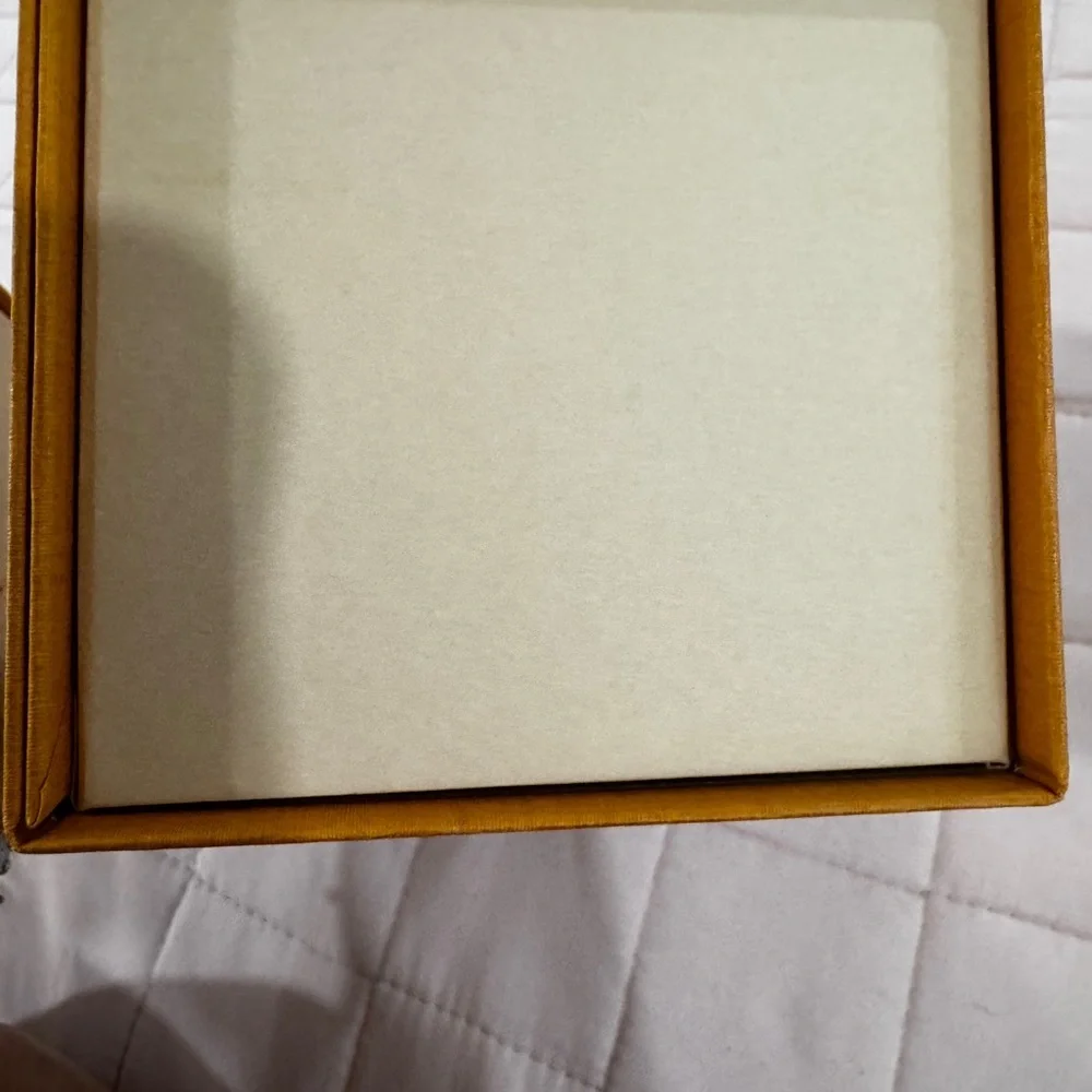 Louis Vuitton Long Gift Box with Ribbon & Tissue - Picture 7 of 10